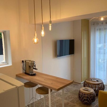 Charmant Studio Dans Villa - Parking - Jardin ลาแซน-ซูร์-แมร์ ภายนอก รูปภาพ