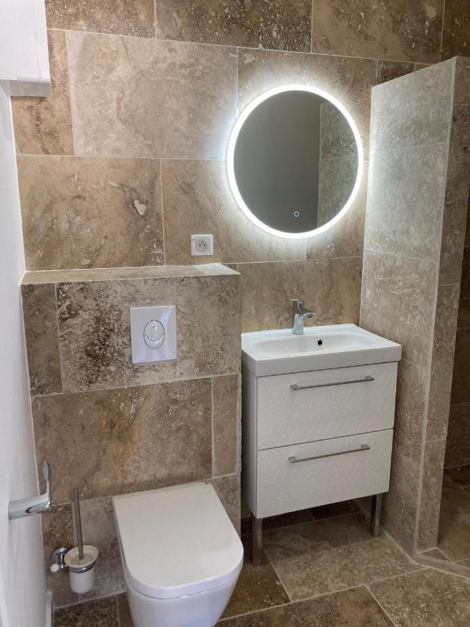 Charmant Studio Dans Villa - Parking - Jardin ลาแซน-ซูร์-แมร์ ภายนอก รูปภาพ