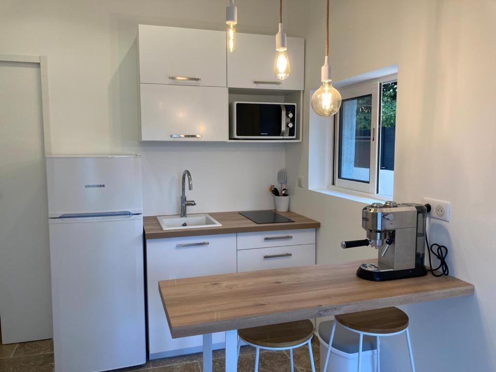 Charmant Studio Dans Villa - Parking - Jardin ลาแซน-ซูร์-แมร์ ภายนอก รูปภาพ