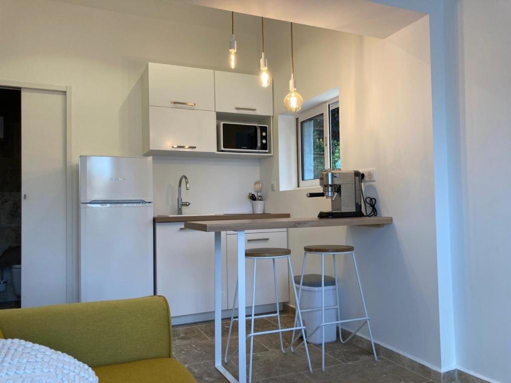 Charmant Studio Dans Villa - Parking - Jardin ลาแซน-ซูร์-แมร์ ภายนอก รูปภาพ